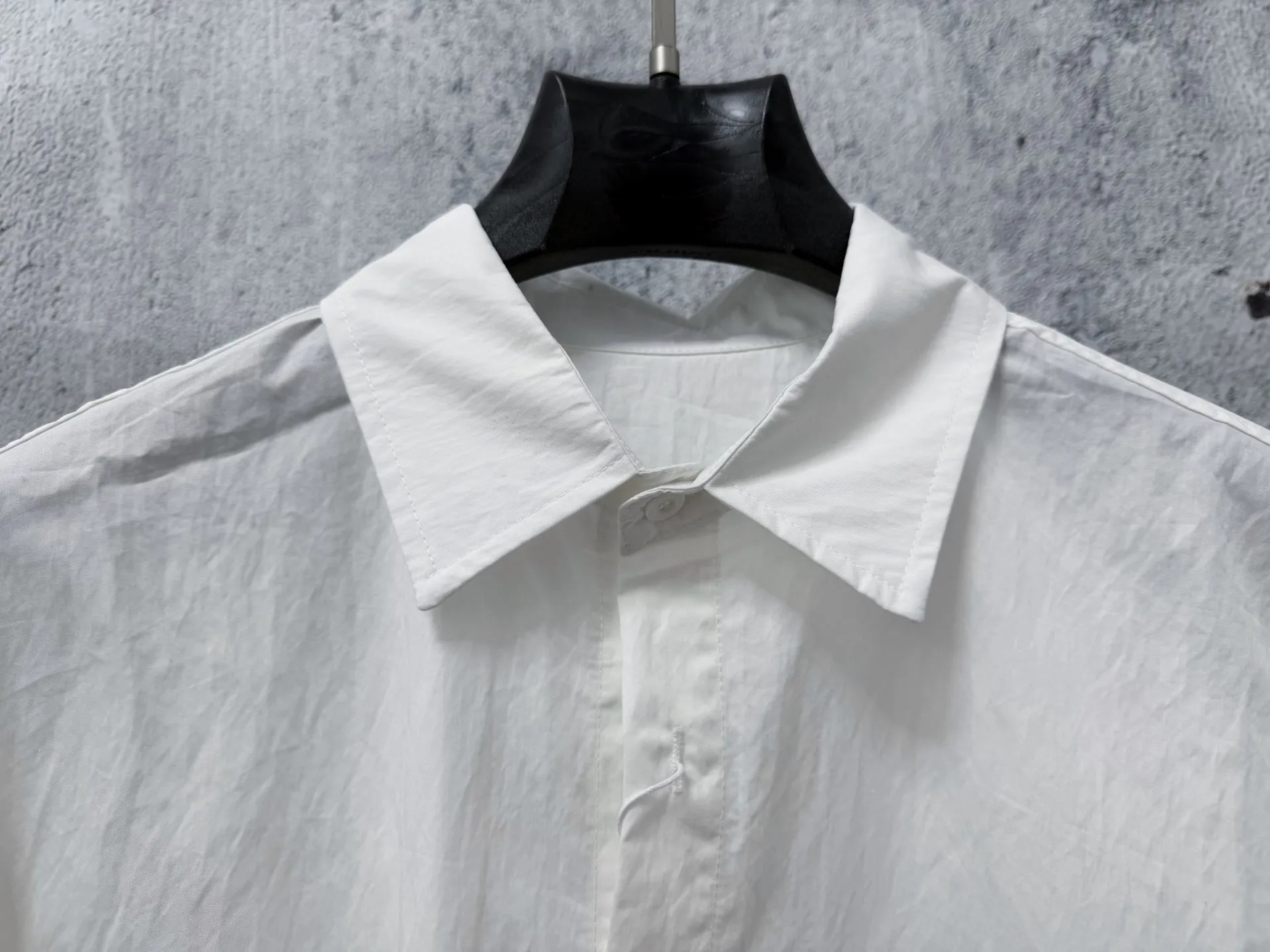 [AMI] Love SS Spring and Summer New Arrival simple long-sleeved shirt, linen cotton fabric, Classic simple design, refreshing tones, super super awesome colors, the most worth buying item this season, simple and elegant small design, fashionable must-have, super easy to control! Size：S-XL
